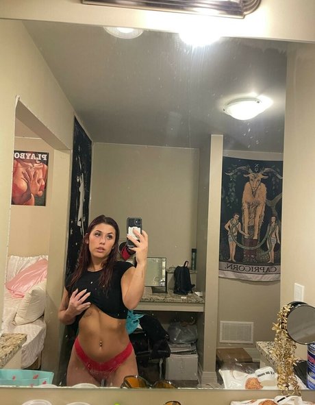 Emma Williams naked actress pics