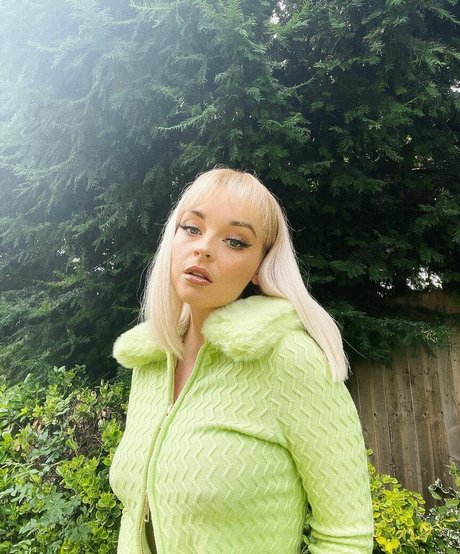 Emily Rose Perrin model pretty gallery