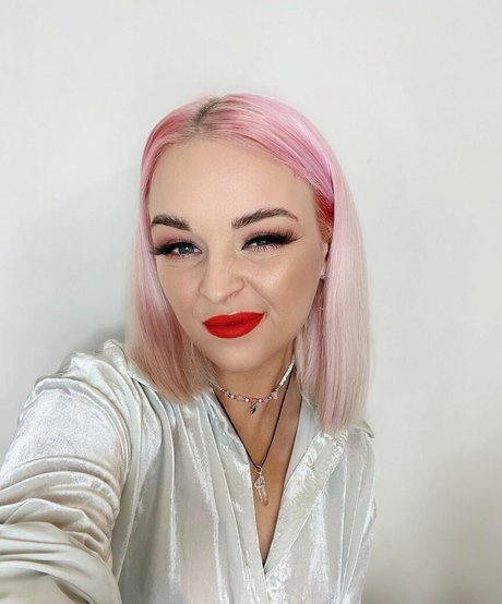 Emily Rose Perrin hot model pics