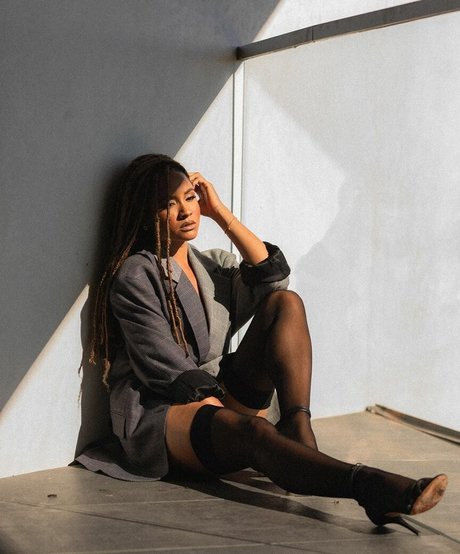 Rhyon Nicole Brown model top images