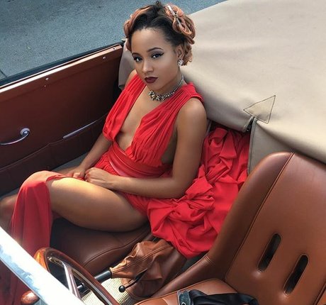 Rhyon Nicole Brown star top pic