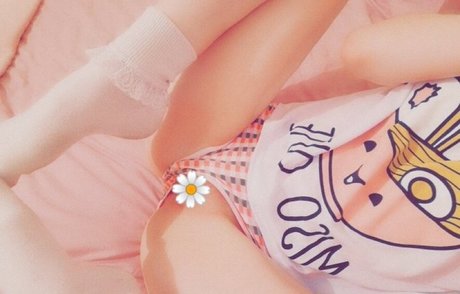 Lilbabysophh star erotic pic