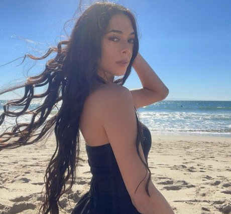 Erika Perry star exclusive pics