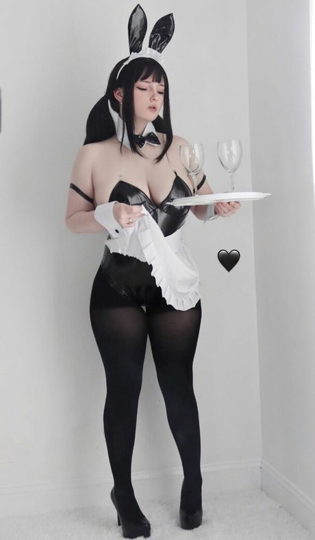 Mewlyni naked model pics