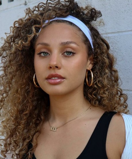 Ceira Mi Lunasa pornstar beautiful archive