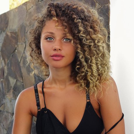 lesbian onlyfans pornographic pictures