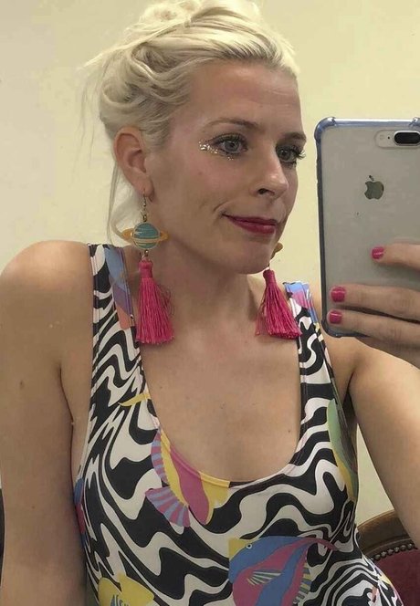 Sara Pascoe star exclusive archive