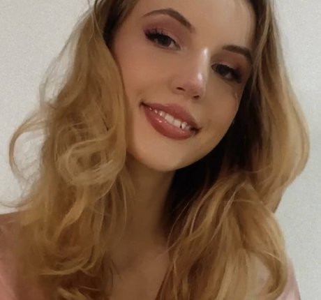 breadwitchery pretty model image