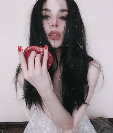 alexandra shock pretty model pics