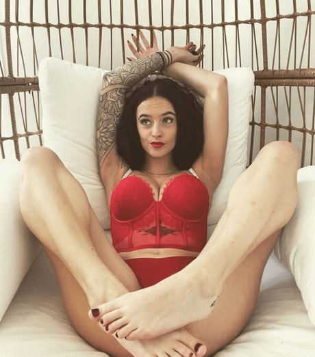 Alexis vdh sexy model image