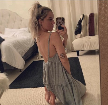 officialcorimiles ig nude model img