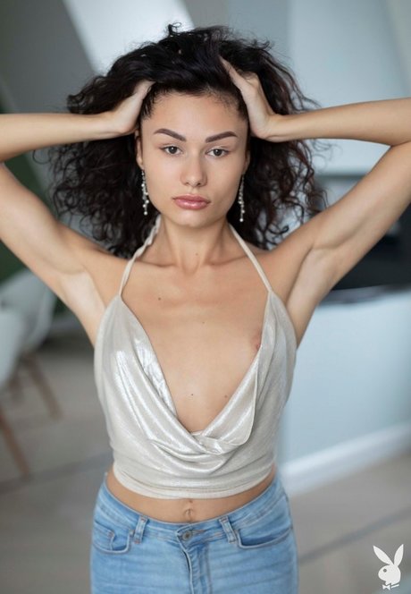 Layla Balan star top archive