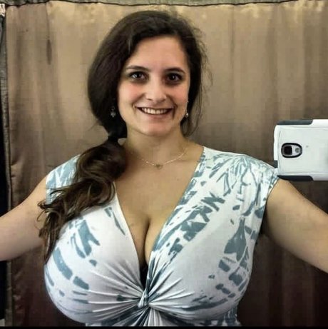 Avery Millah model sex pic