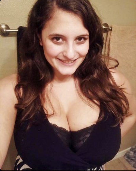 Avery Millah pornstar sex image