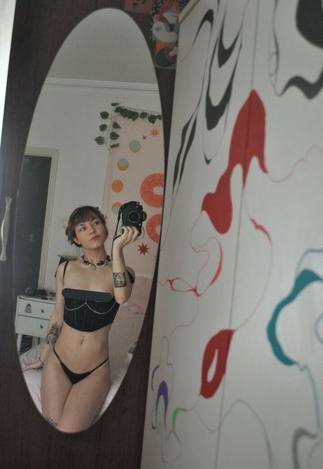 artsymoi naked star galleries