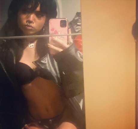 Saintsgoth pretty actress photos