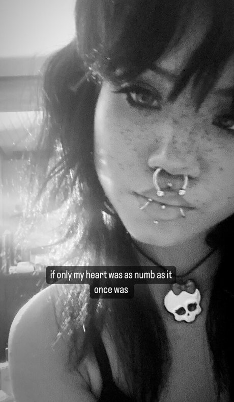 Saintsgoth model nice pic