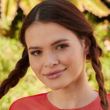 Kinsley White erotic model image