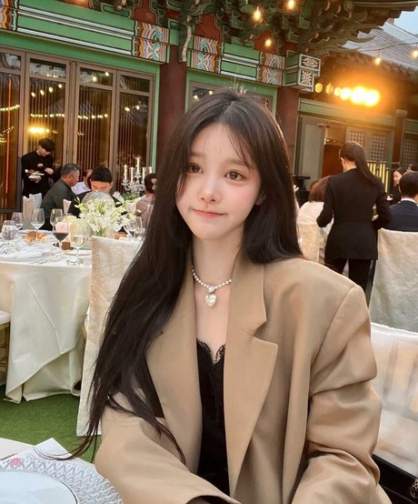 Uzaa model free galleries