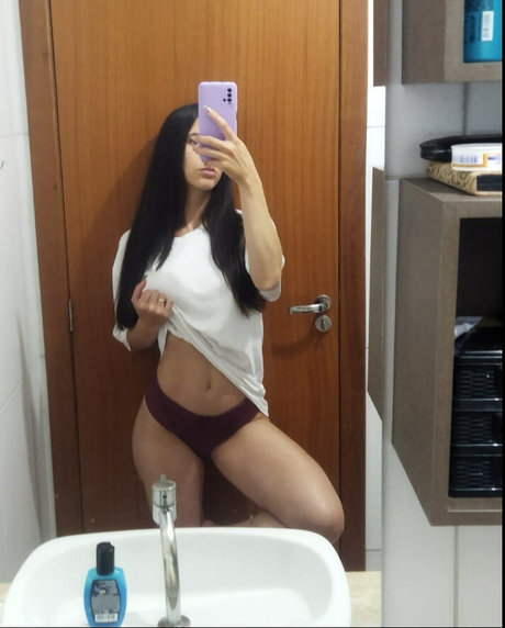 mysisterhot nude model picture