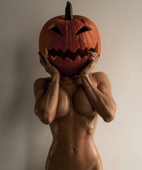 margoricka model top img