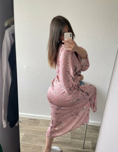 leenathecutest model top images