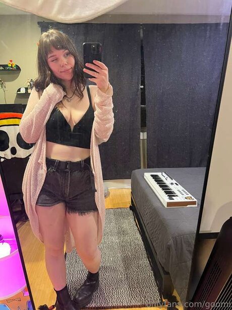 goomi top model photo