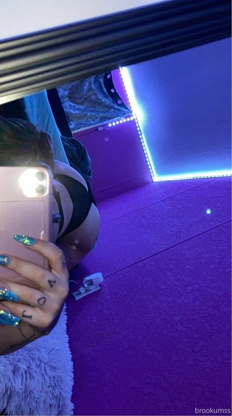 Brooke Ogden star erotic photos