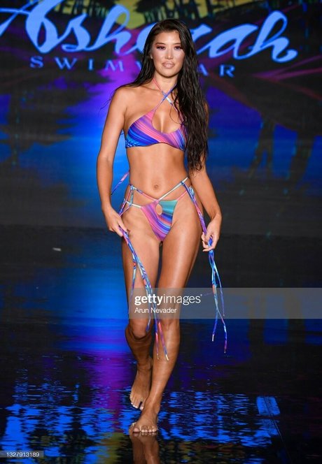 Jenn Lee model exclusive image