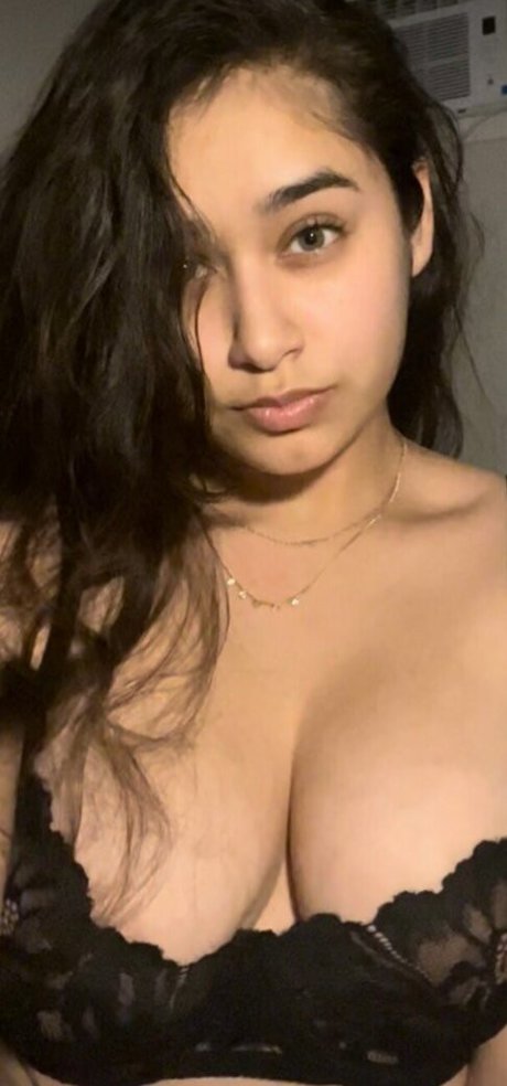 Kayla Rosalia model adult image