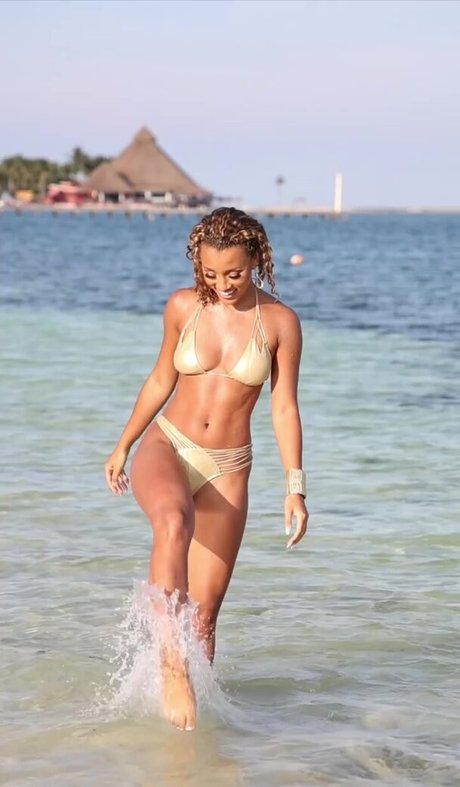 Elle Smith perfect star pictures