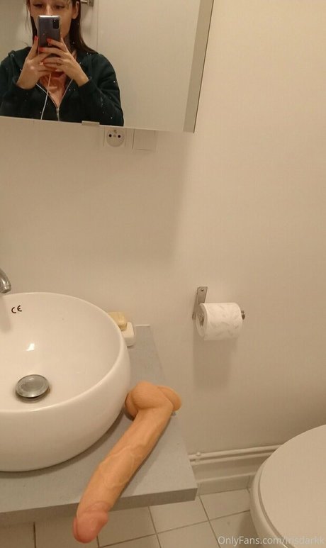 dirty iris model perfect pictures