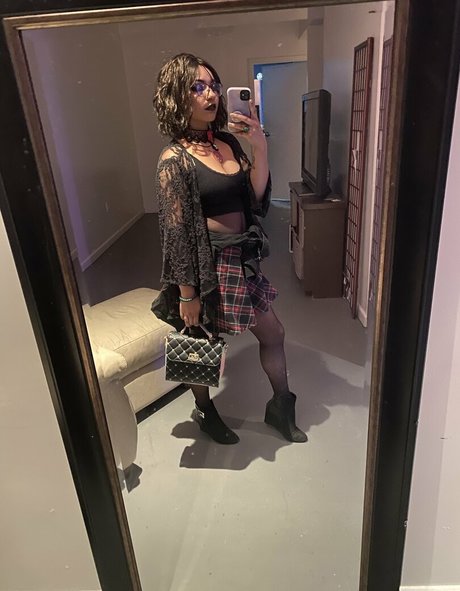 freeblazybrat sexy model picture