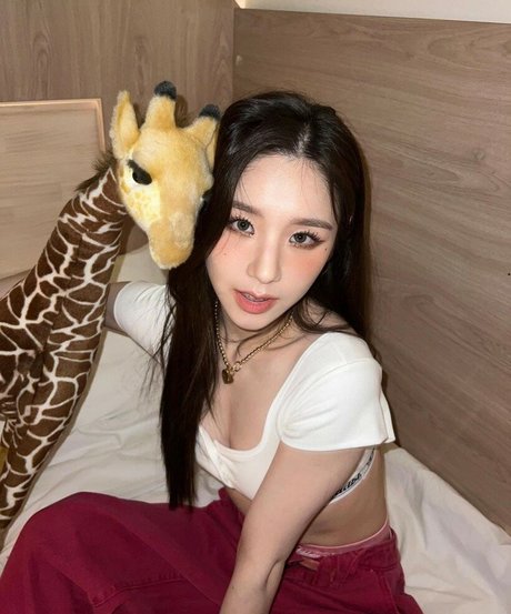 HeeJin pornstar beautiful img