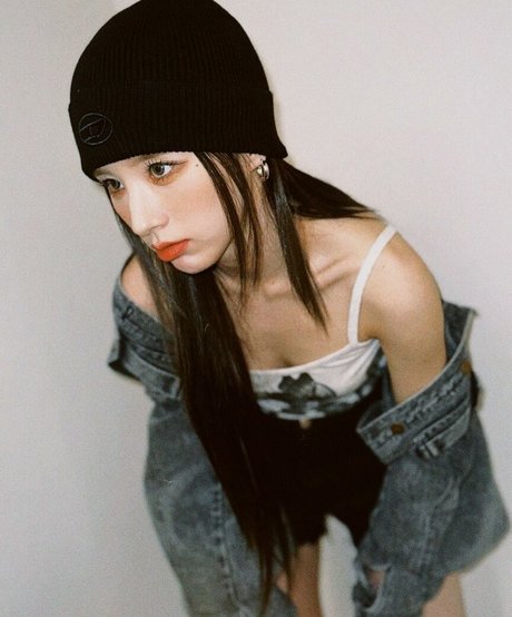 HeeJin star nude image