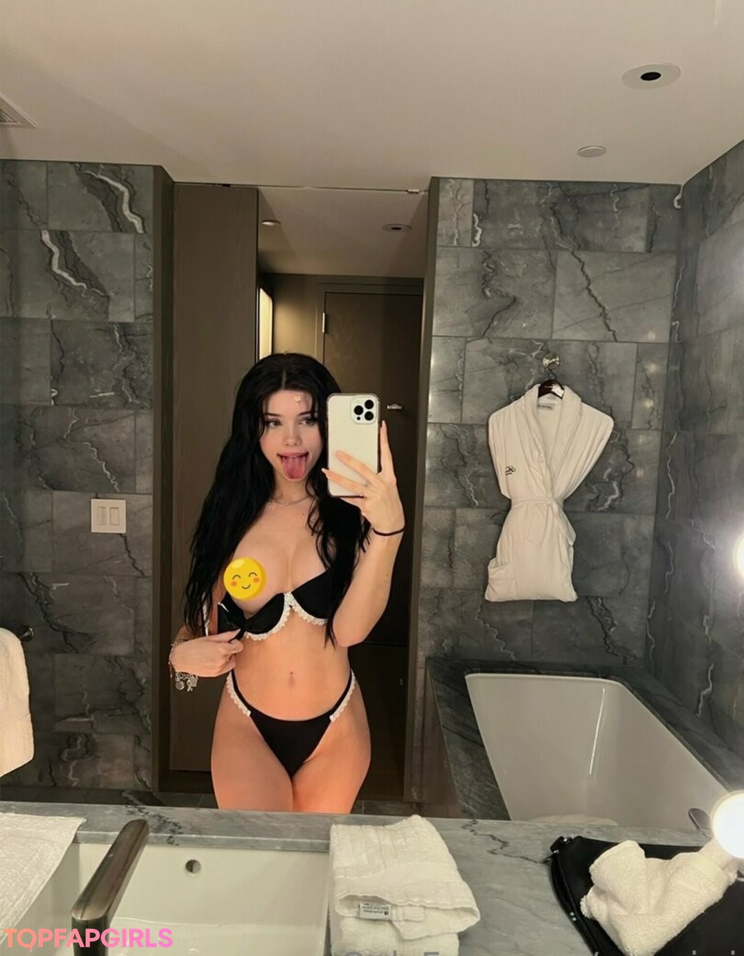 Puppiwi pornstar erotic photo