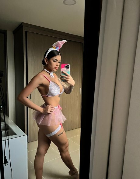 Angie Henao nude actress img