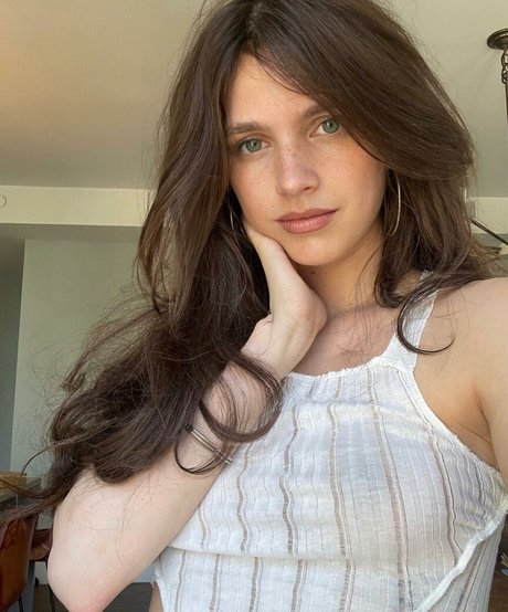 Nell Tiger hot star pic