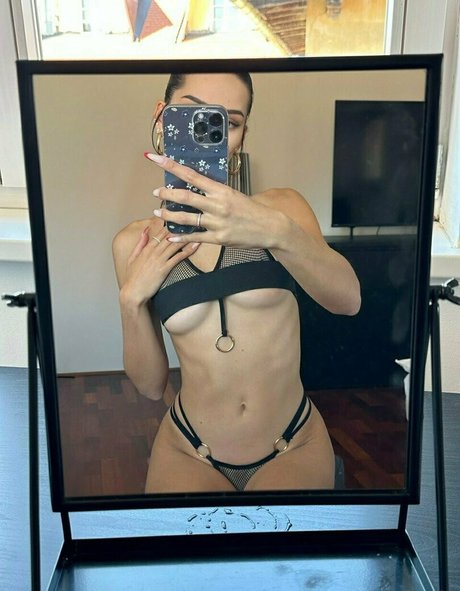 Sara Mia Sara8teen sexy actress gallery