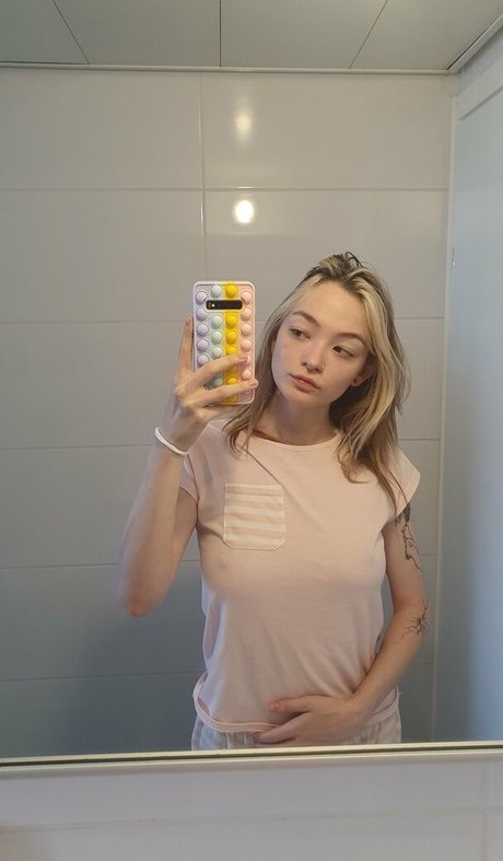 akchoriii art actress photo