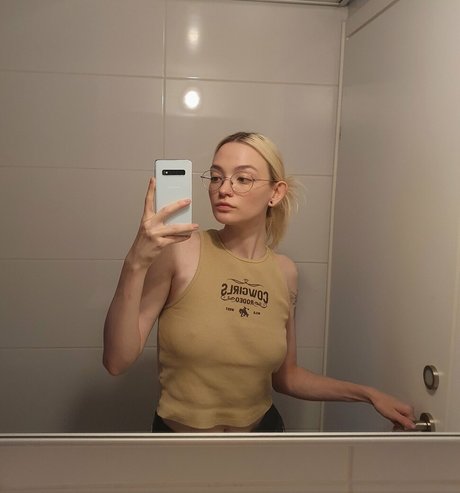 akchoriii hd actress image