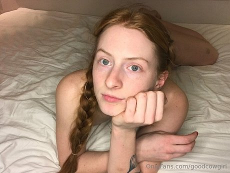 Goodcowgirl beautiful actress photo