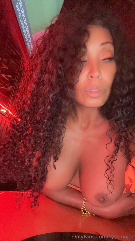 Kisha Chavis_ hot model photos