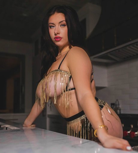 Lexi Winters sexy model gallery