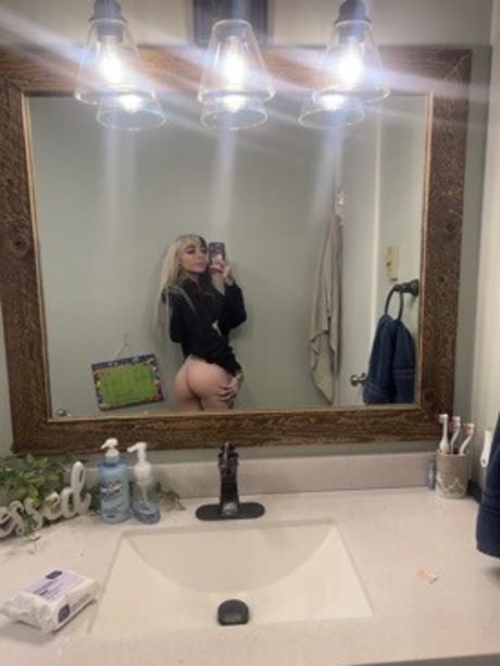 Cruella Morgan hd model gallery