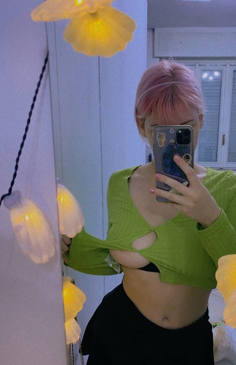 _Cheri Berry art model pic