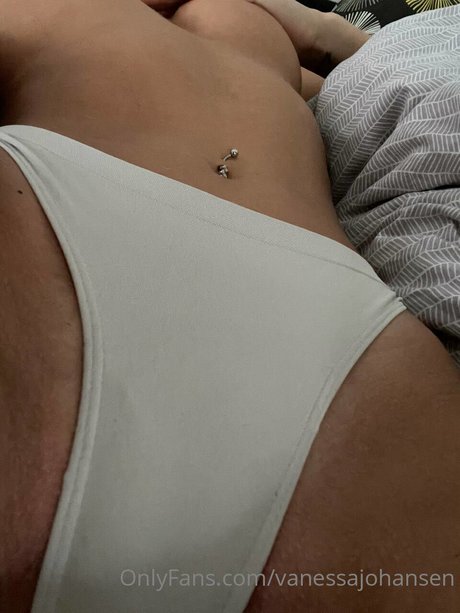 Vanessa Johansen naked star photo