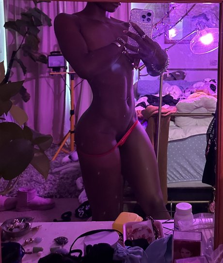 Bia Bates star pretty pic