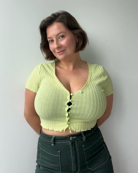 Bel Larcombe porn model gallery