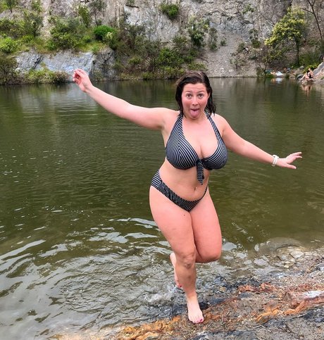 Bel Larcombe sexy actress image